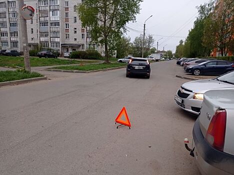 Водитель иномарки сломал ногу школьнику в Костроме