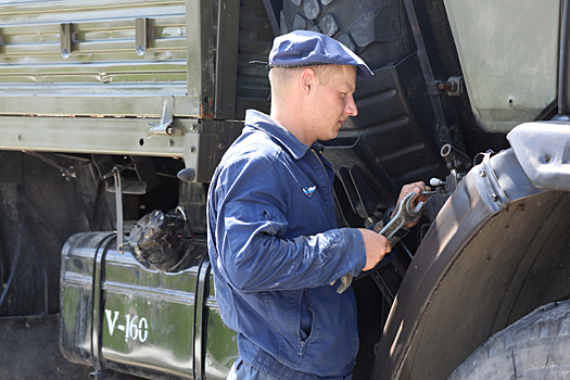 В дальневосточном авиационном соединении ВКС проведен парковый день