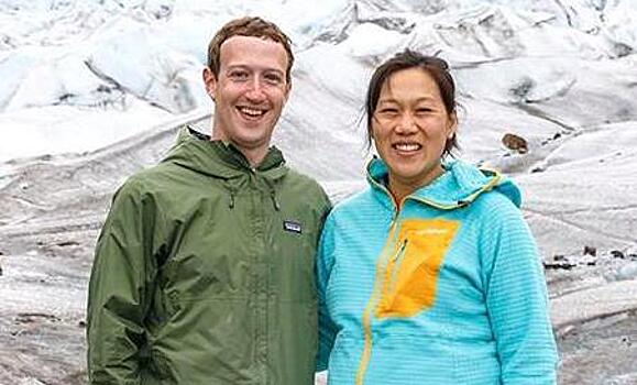 Марк Цукерберг показал фотографию беременной супруги