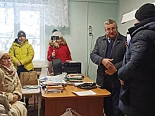 Энергетики встретились с жителями челябинской деревни, оставшейся без света в холода из-за роста нагрузок на оборудование