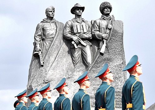 Военнослужащие ЮВО в горных селениях Северного Кавказа и Закавказья привели в порядок памятники и мемориалы Великой Отечественной войны