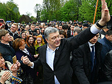 «Сажать Порошенко пока никто не будет, он остается в политике» - Спиридонов