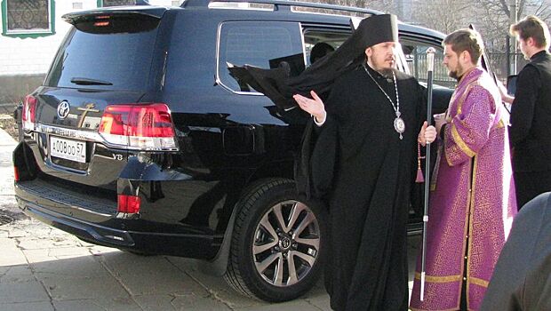 РПЦ открестилась от спора священника со СМИ из-за Land Cruiser