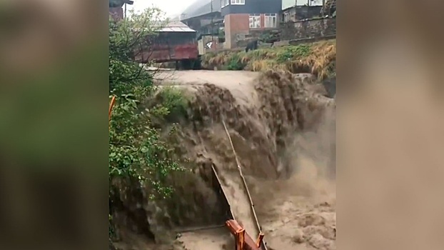 В Дагестане ливни разрушили два километра дороги