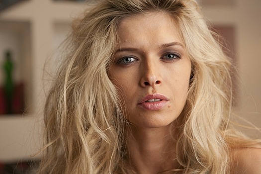 «Вера Брежнева сломалась»: уехавшая из страны артистка вновь запела на русском языке