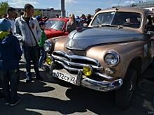 В Барнауле в День Победы открылась выставка ретро-автомобилей