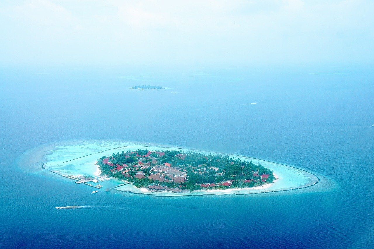 Новость о депортации с Мальдив вызвала протест самотуристов