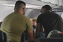 Буйного подростка примотали скотчем к креслу до конца полета