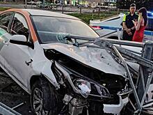 Россиянку едва не пронзило дорожное ограждение, когда она пыталась скрыться от ГАИ