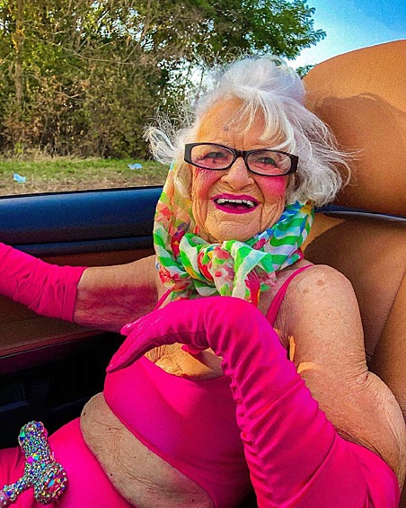 Baddiewinkle борется с эйджизмом. 