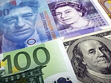 Курс доллара повысился на фоне снижения фондовых рынков