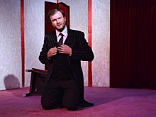 "Театр - место сбыта внутреннего автора": омский актёр о писательстве