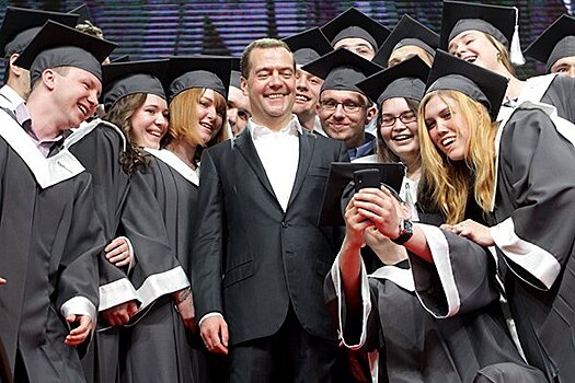 Медведев стал самым популярным российским политиком в Instagram