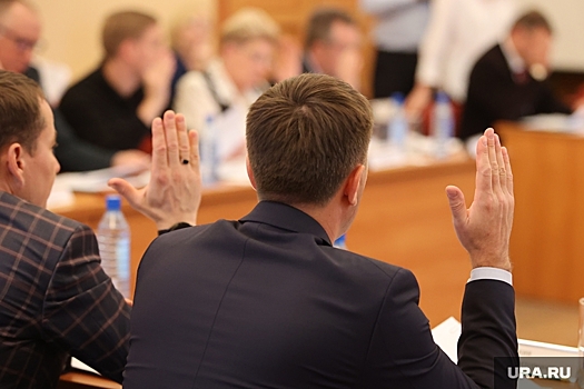 В ХМАО депутаты переизбрали мэра Радужного Гулину на второй срок
