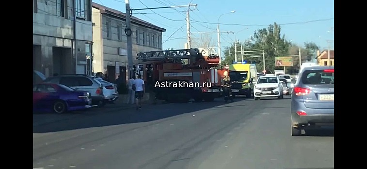 На астраханском шоссе опрокинулась иномарка (видео)