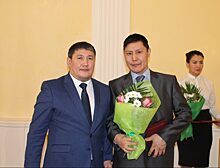 Страна должна знать героев в лицо: Минздрав Якутии наградил врачей, спасших людей при крушении Ил-18