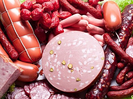 Диетолог Макиша объяснила, чем мясной клей опасен для кишечника