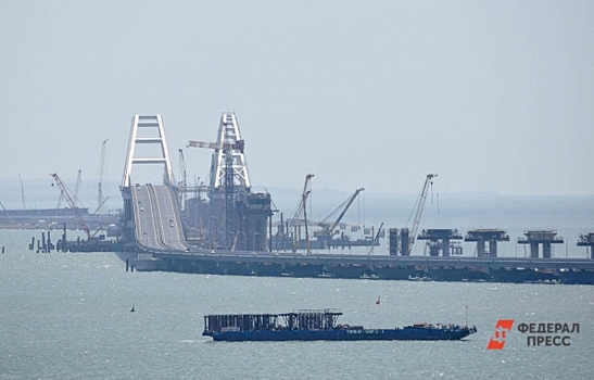 На подходе к Крымскому мосту со стороны Тамани образовалась пробка