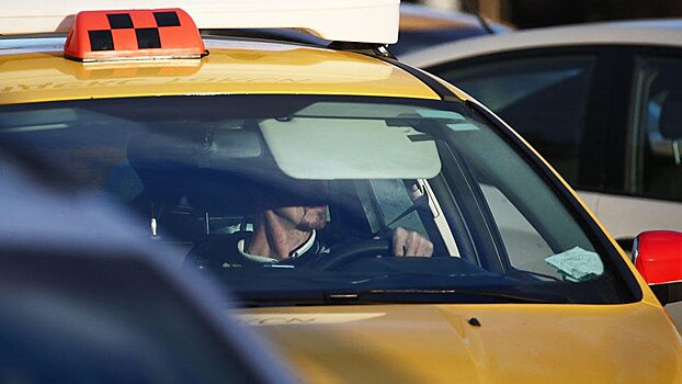 В Москве бизнесмен забыл в машине у таксиста 3 млн рублей