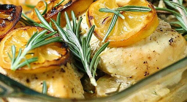 Курица с лимоном и розмарином в духовке