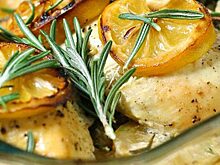 Курица с лимоном и розмарином в духовке