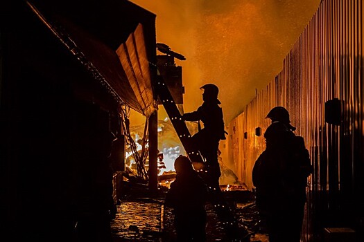 Частный дом загорелся на площади 300 кв. м в Новой Москве