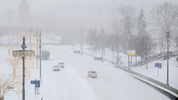 Автомобилистов в Москве предупредили об опасности на дорогах