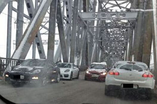 Из-за пустого бензобака образовалась пробка на старом мосту в Ульяновске