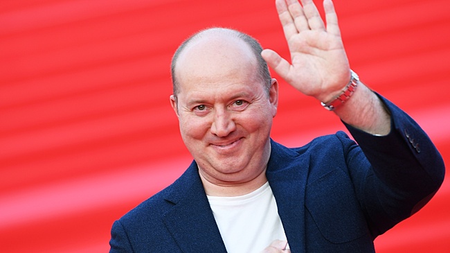 Сергей Бурунов представил в Москве шоу "Тайный миллионер"