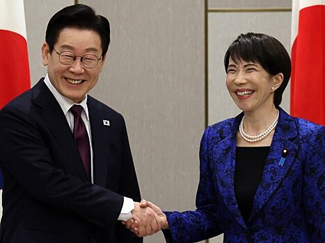 Президент Южной Кореи и премьер Японии исполнили песню BTS на барабанах