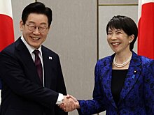 Президент Южной Кореи и премьер Японии исполнили песню BTS на барабанах