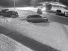Под Псковом микроавтобус протаранил автомобиль