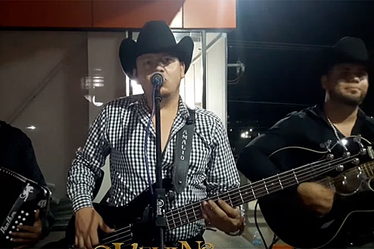 Певец, его жена и двое несовершеннолетних расстреляны киллерами