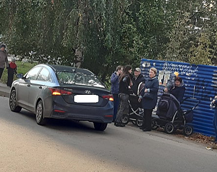 Пьяная автоледи сбила мать с ребёнком в коляске