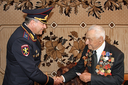 В Северной Осетии выдали водительское удостоверение ветерану, который 60 лет ездил без прав