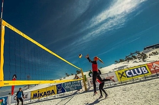 В пригороде Санкт-Петербурга прошёл турнир по волейболу на снегу