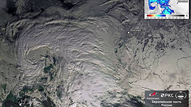 Роскосмос показал, как выглядит из космоса двигающийся к Москве циклон