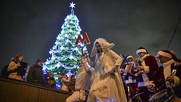 Более 300 новогодних елей установят в Москве