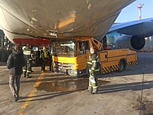 У водителя врезавшегося в самолет водовоза в Домодедово случился инсульт
