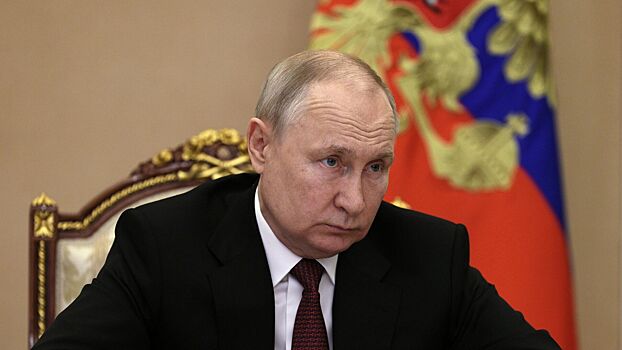 Путин посетовал, что сегодня не смог прилететь в Североморск из-за непогоды