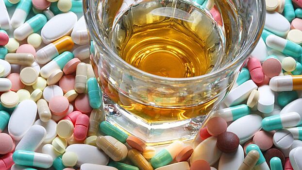 Можно ли запивать лекарства алкоголем?