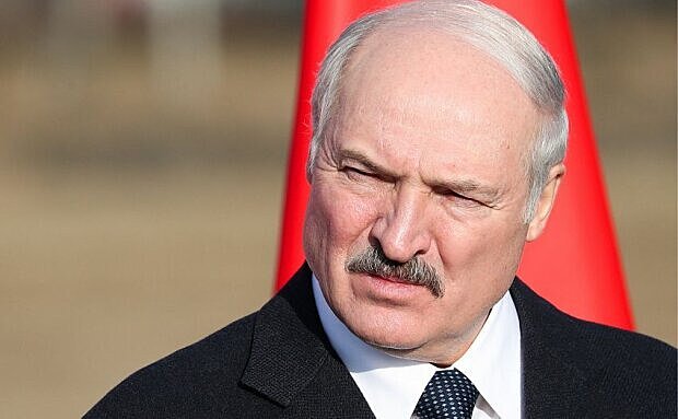 "Запад намерен затащить в Белоруссию нового президента"