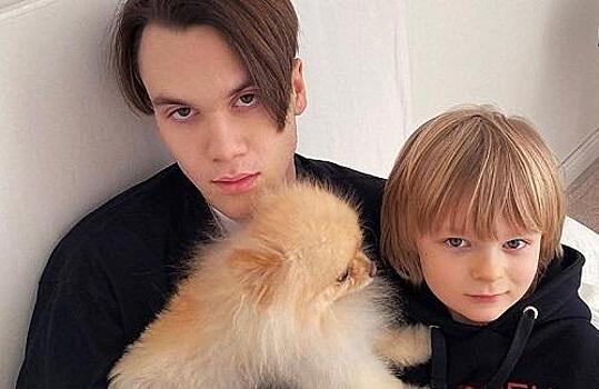Яна Рудковская поделилась совместным фото своих сыновей