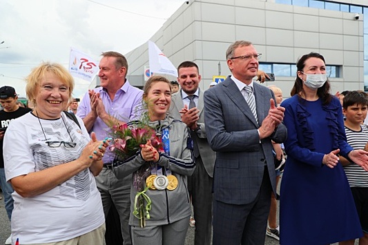 В Омске встретили двукратную олимпийскую чемпионку!