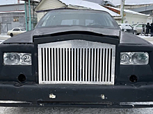 Бэтмобиль и золотой родстер ждут своего хозяина в Новосибирске