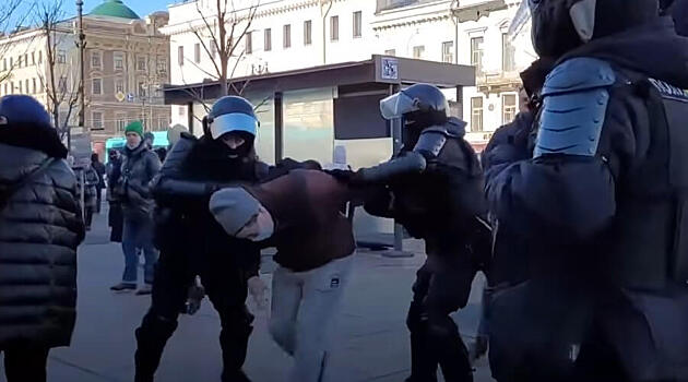 Студенты поплатятся своими местами в вузе за акции против военных действий