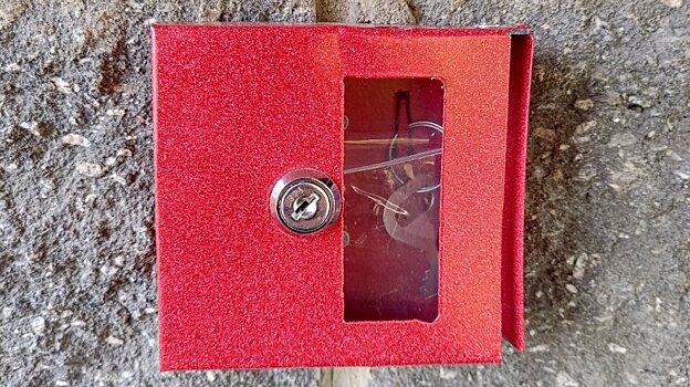 В Заречном хулиганы разоряют укрытия в подвалах