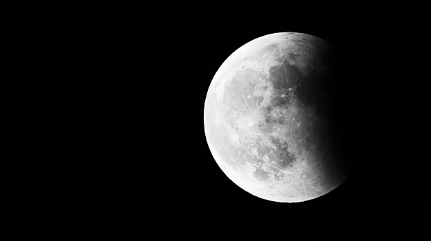 Россия объявила о планах запустить «Луну-30» с двумя луноходами