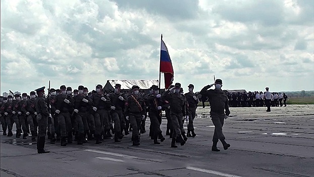 Чеканный шаг: как в военных округах России готовятся к Параду Победы