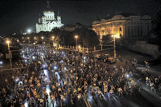 Ночной московский велопарад собрал 10 тысяч участников